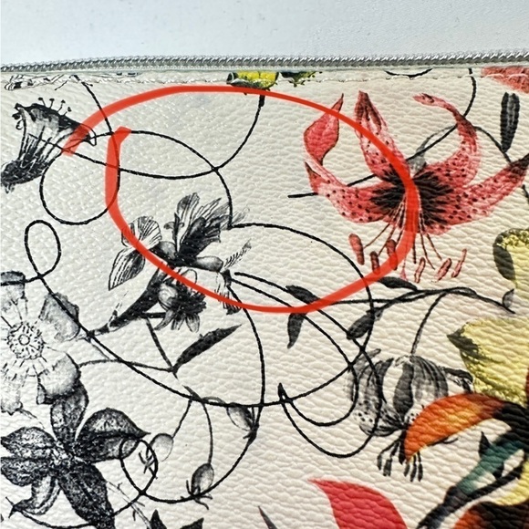 🌼2 for $30🌼 Kenneth Cole Reaction Pretty Floral Baguette Handbag - Picture 9 of 9